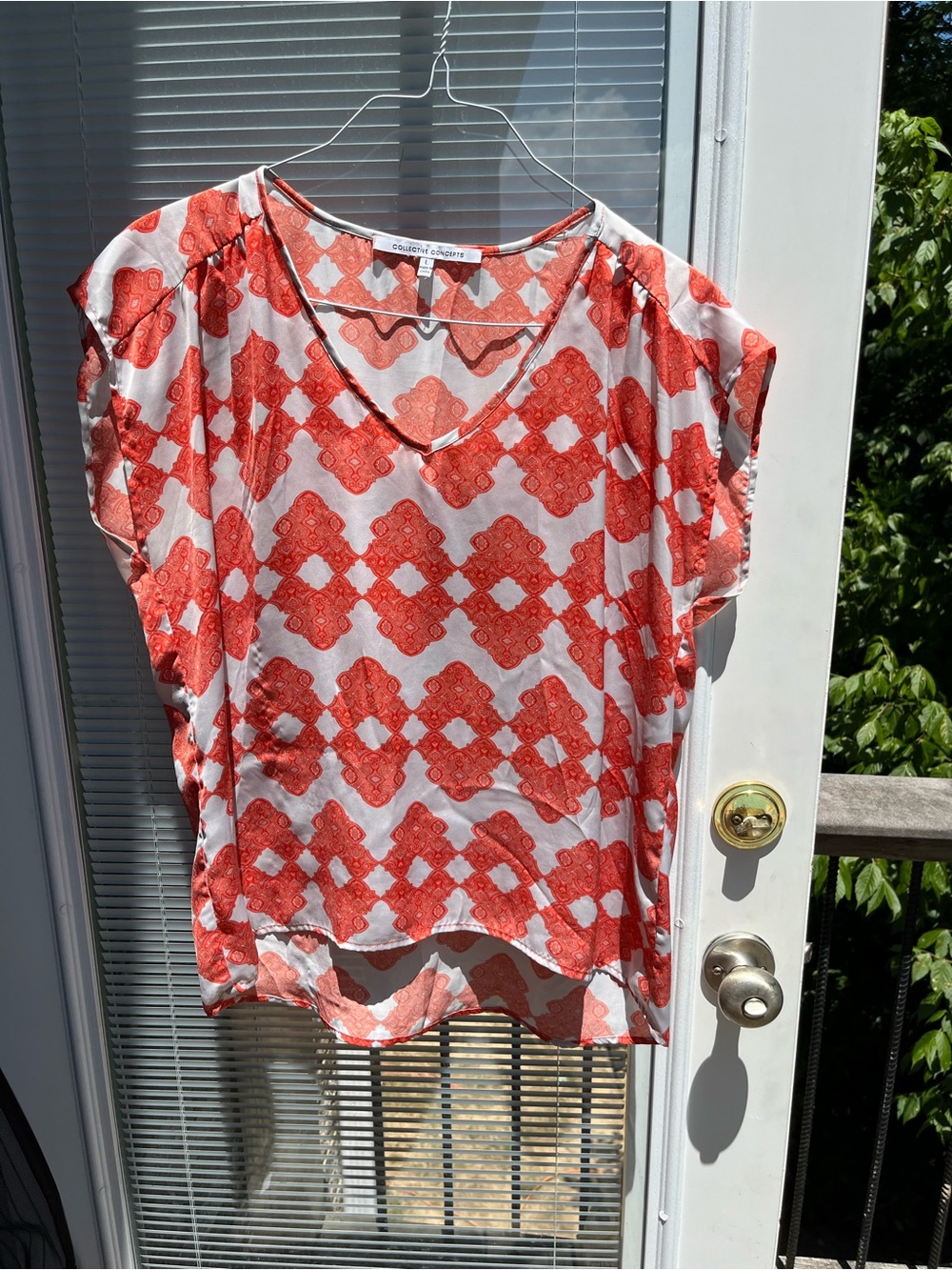 Collective Concepts Red and White V-Neck Patterned Blouse